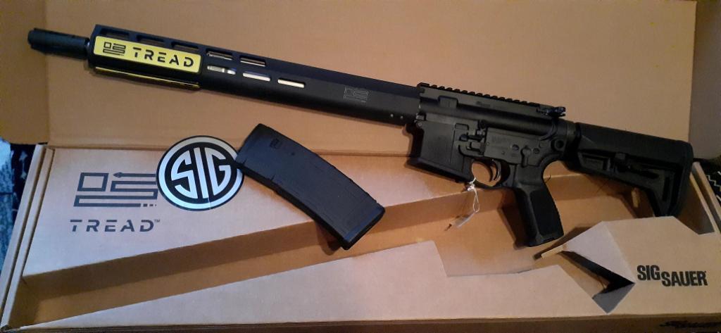 Sig M400 Tread, Magazine and its cardboard box